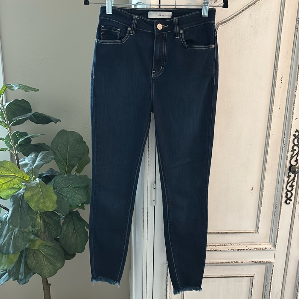 KanCan Dark Blue Raw Hem Cropped Blue Jeans, Women’s Size 5/26